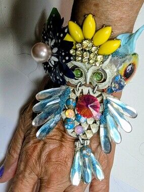 Wendy Gell owl bracelet with the crown enamel flower with polka dots Bee
